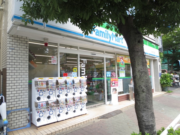 ファミリーマート(コンビニ)まで322m ツインタワ－ズイン