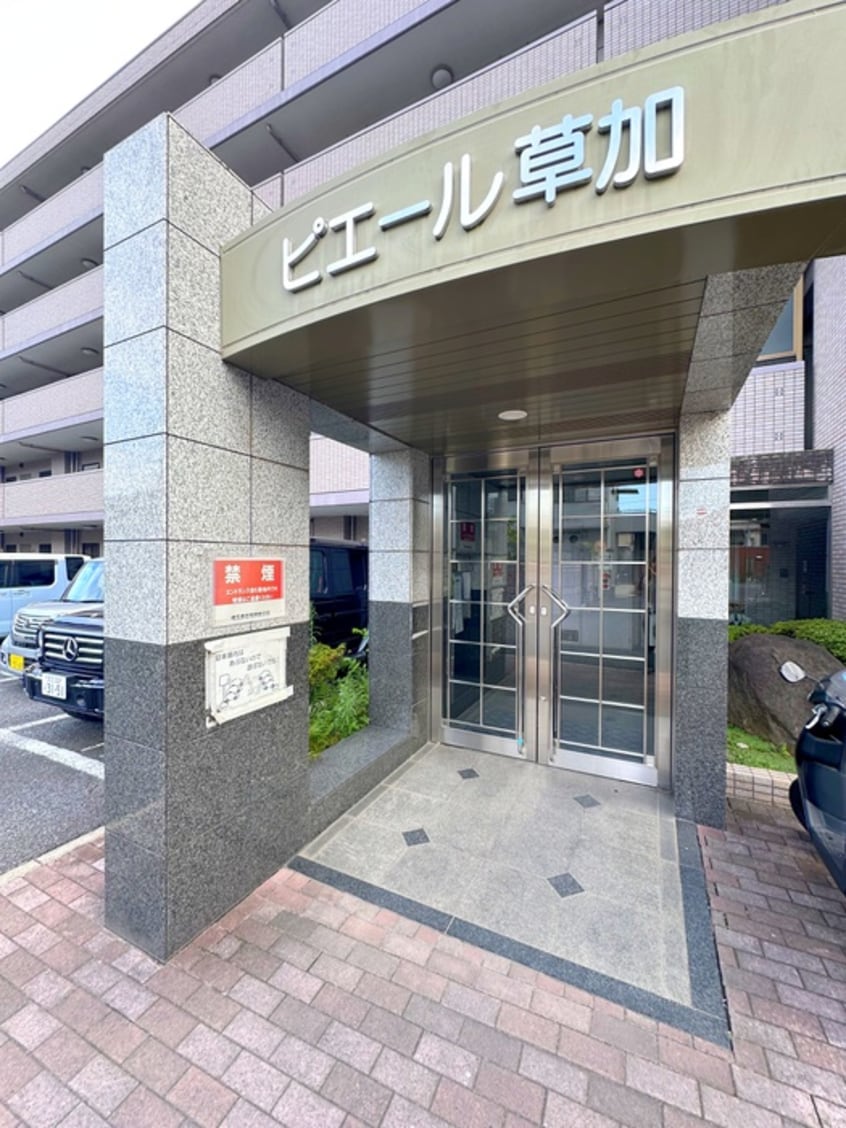 エントランス部分 ピエ－ル草加