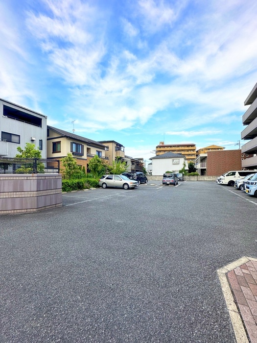 駐車場 ピエ－ル草加