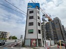 ホワイトビルの外観