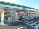 ファミリーマート(コンビニ)まで160m ヴィラシャルマン