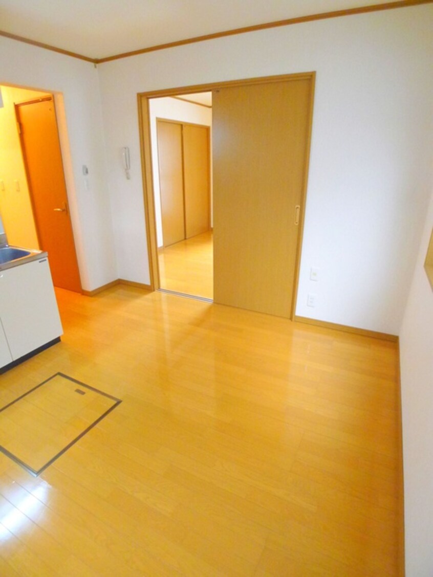 居室 コ－ポ杉橋１Ｆ