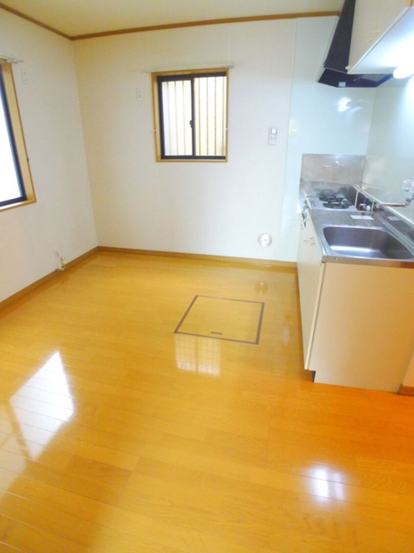 居室 コ－ポ杉橋１Ｆ