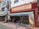 リヨンセレブ(その他飲食（ファミレスなど）)まで142m ルミエ－ルコ－ト