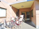 エントランス部分 ＳＵＮＨＩＬＬＳ　ＷＡＲＡＢＩ