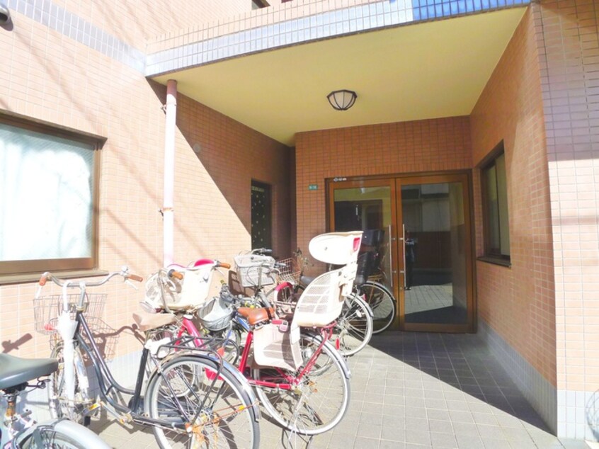 エントランス部分 ＳＵＮＨＩＬＬＳ　ＷＡＲＡＢＩ