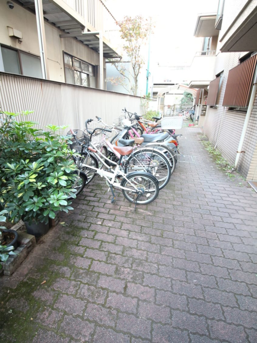 駐輪場 ｱｰﾊﾞﾝﾊｲﾑ川本