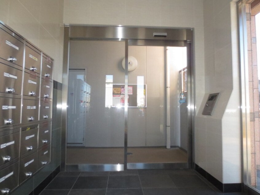 エントランス部分 ファミリアレア－レ