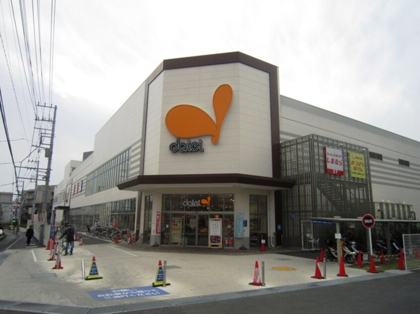 ダイエー(スーパー)まで1300m フジスカイマンション