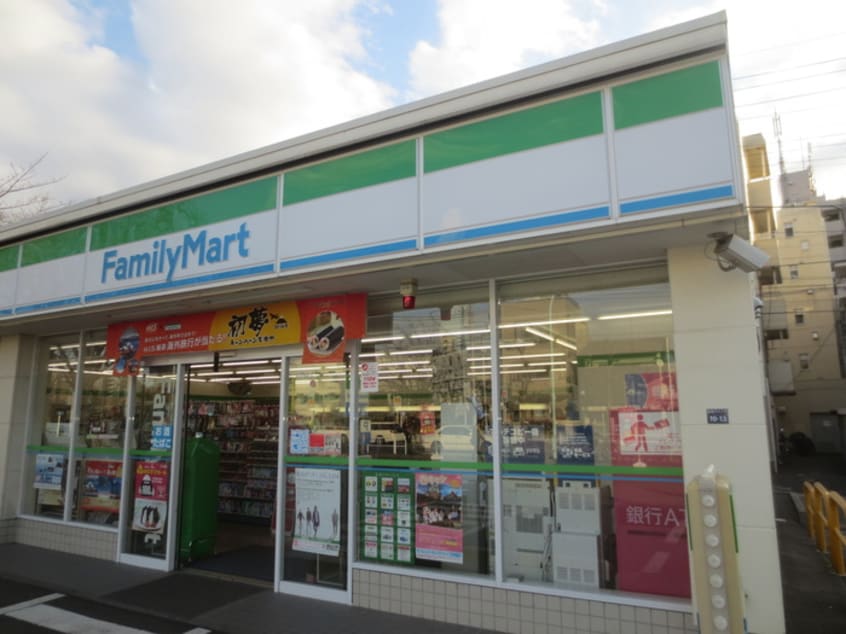 ファミリーマート(コンビニ)まで22m グリ－ンコ－ポ高島