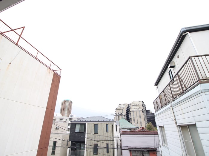 室内からの展望 Ｓ．Ｂ．Ｔ．