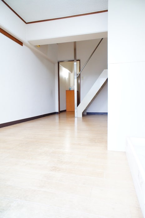 居室 ピアチェ－レヴィ－ナ