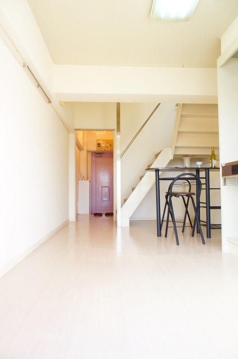 居室 ピアチェ－レヴィ－ナ