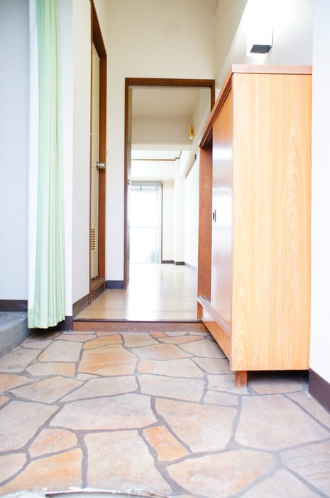 玄関 ピアチェ－レヴィ－ナ