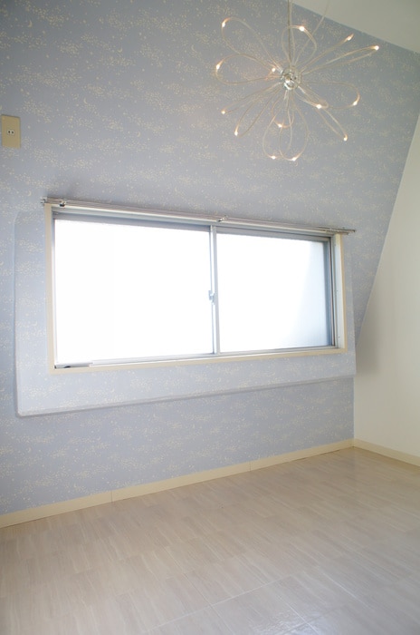 居室 ピアチェ－レヴィ－ナ