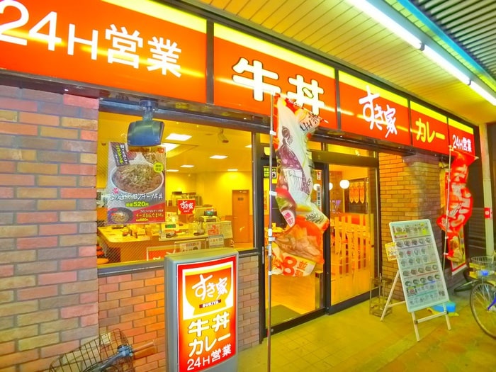 すき家(その他飲食（ファミレスなど）)まで430m フローラ・五香