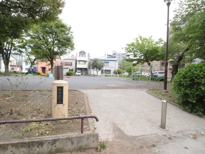 鶴巻橋公園(公園)まで300m メゾンエルレ－ブ