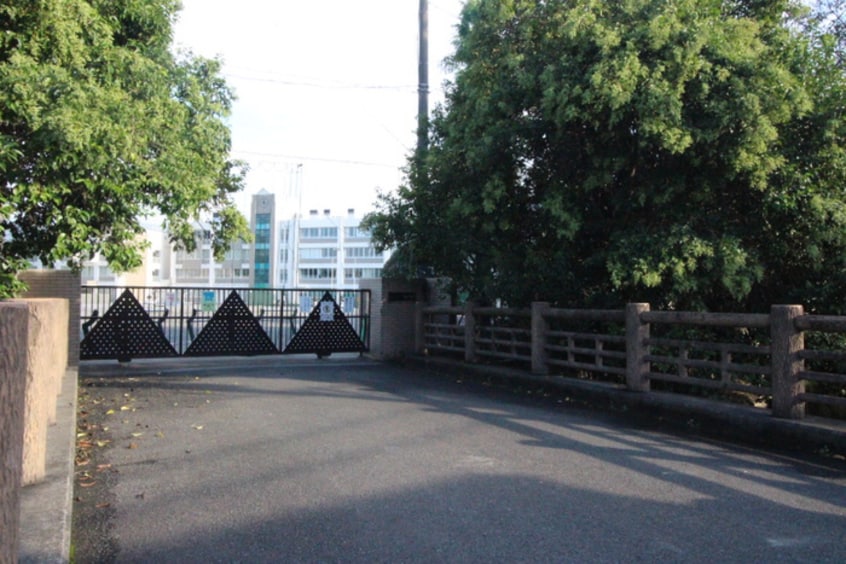 中野島中学校(中学校/中等教育学校)まで650m サンライズ多摩