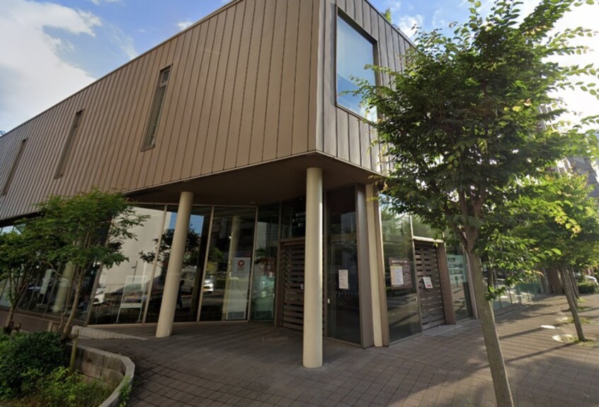 町田市立 鶴川駅前図書館(役所)まで589m クレッセントハウス