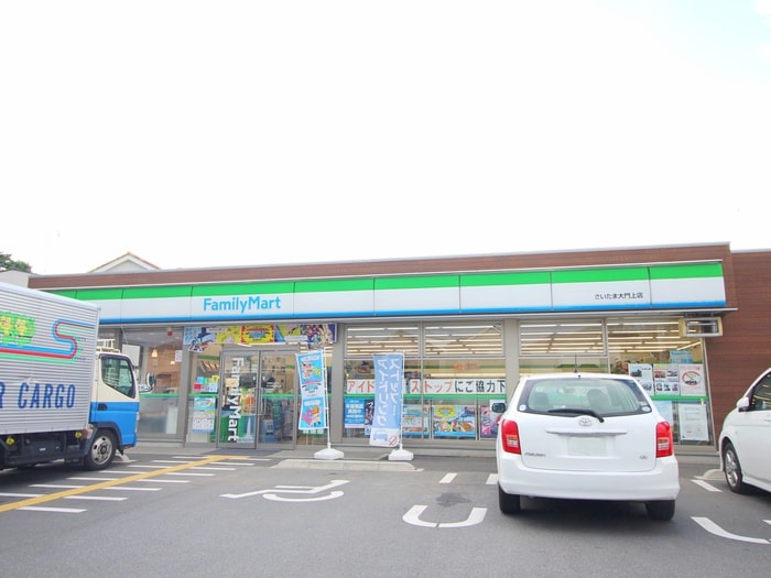 ファミリーマート(コンビニ)まで500m フロ―ラル  アイダＣ