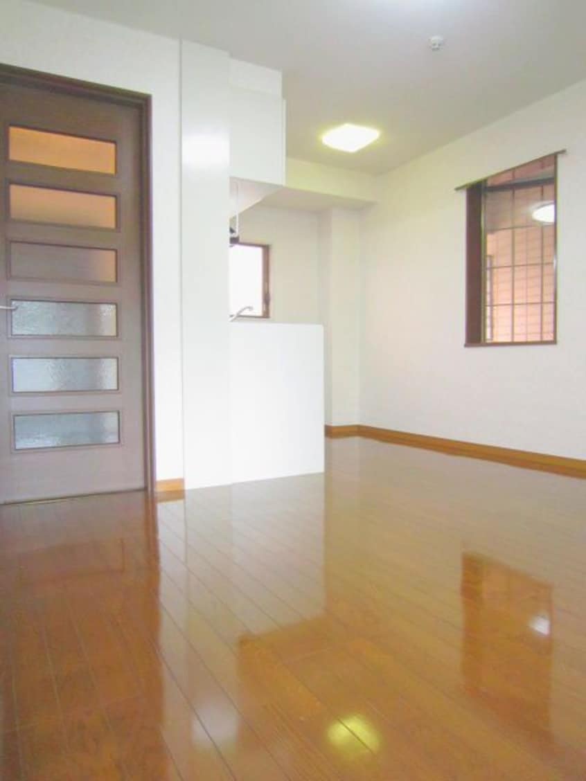 居室 ヴィラパ－クメイト(西側)