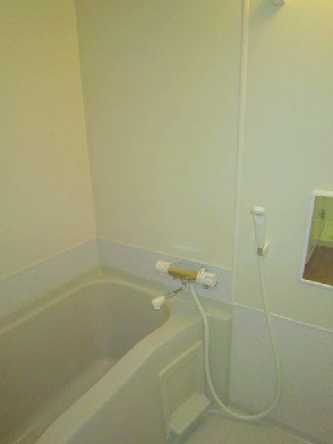 バス／シャワールーム等 ヴィラパ－クメイト(西側)