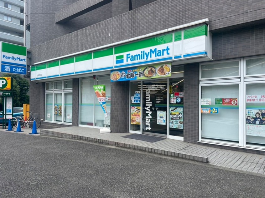 ファミリーマート町田駅南口店(コンビニ)まで158m タウンフィールドⅡ-Ａ