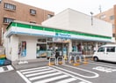 ファミリーマート 世田谷二丁目店(コンビニ)まで200m 稲田ビルⅢ