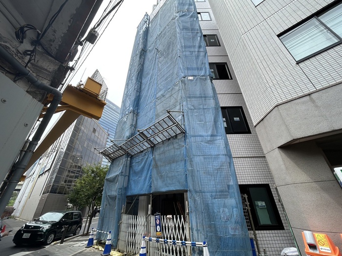 建築中