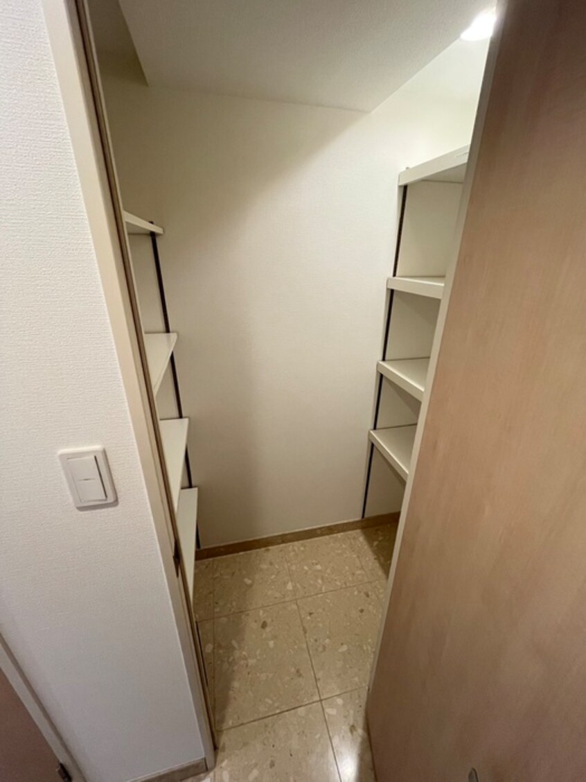 靴箱 アリュ－ジュ両国（２０３）