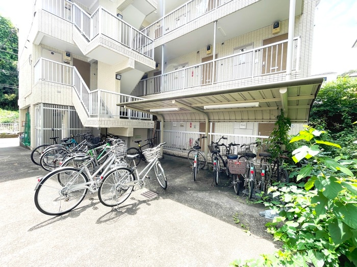 駐輪場 ドミトリ生田