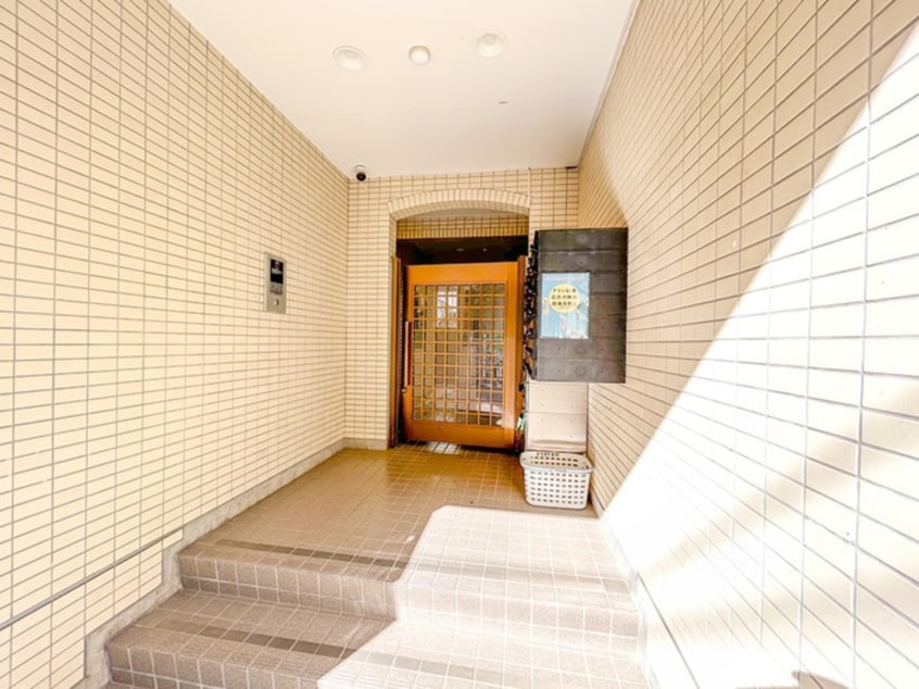 エントランス部分 ドミトリ生田