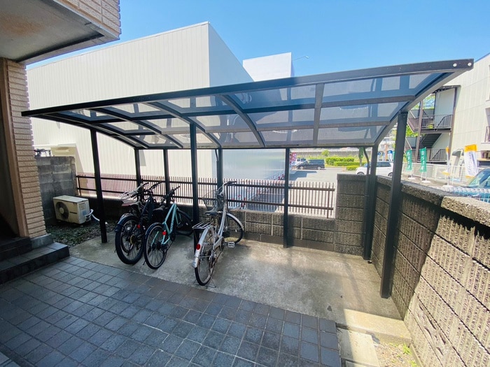 駐輪場 ポストハルテライ