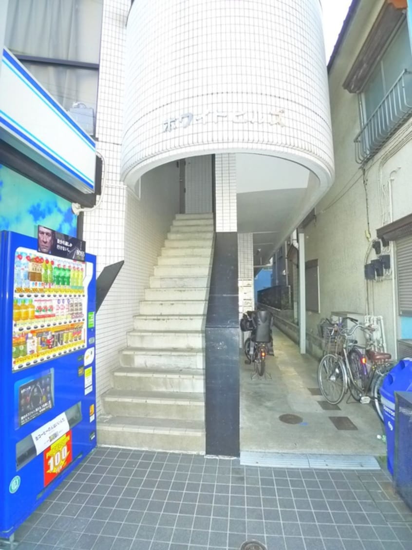 エントランス部分 ホワイトヒルズ