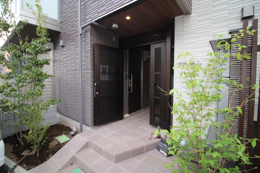 エントランス部分 ラヴィ烏山