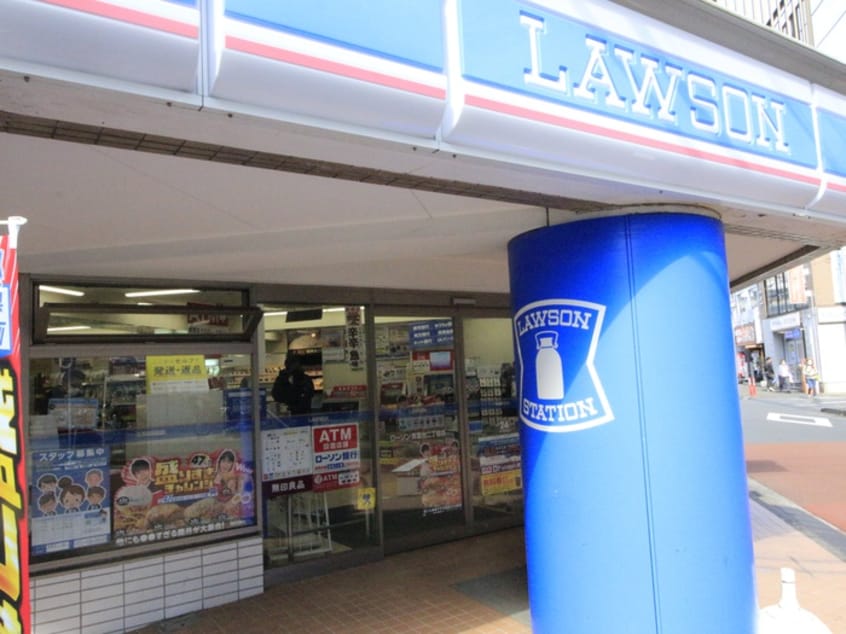 ローソン青葉台二丁目店(コンビニ)まで65m フレンシア青葉台