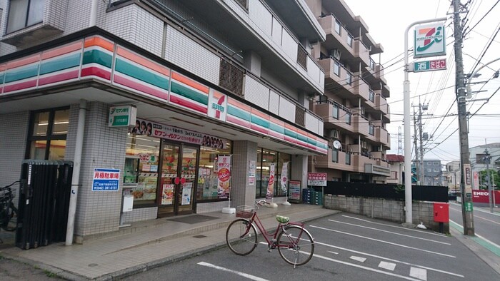 セブンイレブン東村山廻田町店(コンビニ)まで812m コスモスマンション西武遊園地