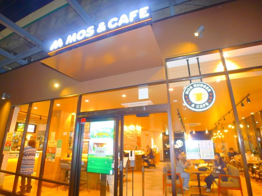 ＭＯＳ　＆　ＣＡＦＥ(カフェ)まで90m COCOSPACE北綾瀬