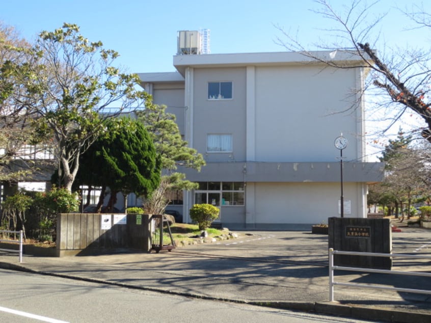 横須賀市立久里浜小学校(小学校)まで837m Ｌｅ　ＬｉｅｎＡ