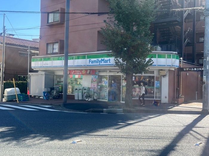 ファミリーマート(コンビニ)まで71m ＮＯＳＴＲＡ　ＳＴＯＲＩＡ