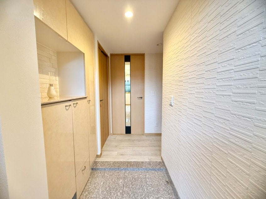 玄関 ｺｽﾓ与野ｶﾞ-ﾃﾞﾝｼﾃｨ参番館(102)