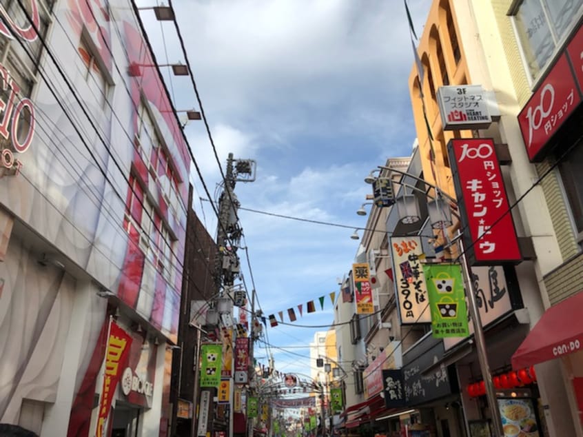 東十条商店街(ディスカウントショップ)まで104m ＢＰＲレジデンス東十条