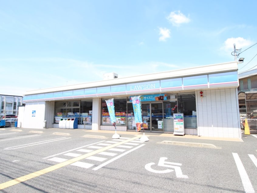 ファミリーマート富士見鶴馬下郷店(コンビニ)まで400m クレストみずほ台