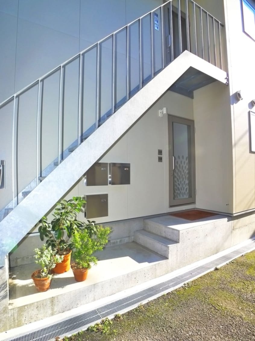 エントランス部分 イチカワアパートメンツ+ｱﾄﾘｴ