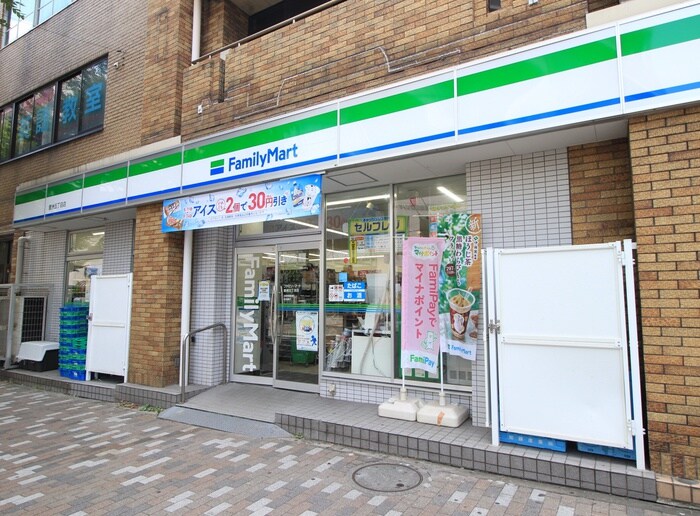 ファミリーマート 豊洲五丁目店(コンビニ)まで275m ブランズタワー豊洲（２８１７）