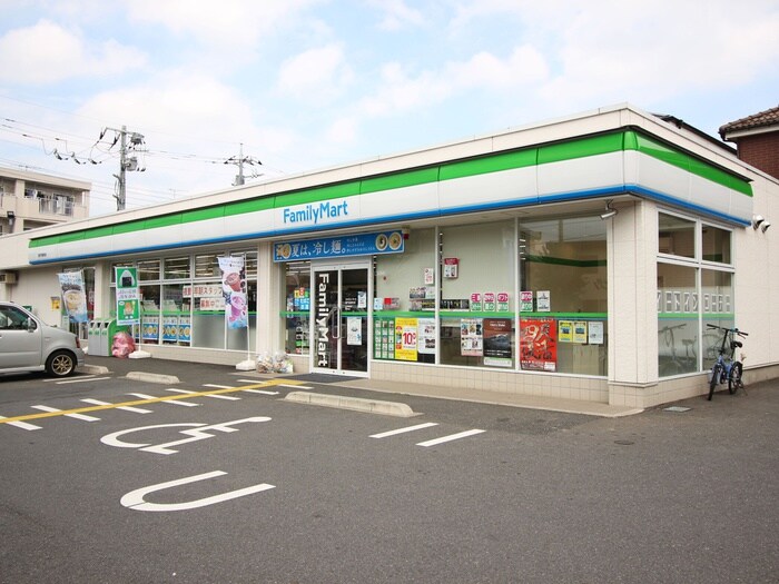 ファミリーマート坂戸花影店(コンビニ)まで450m 第２メイプルタウン