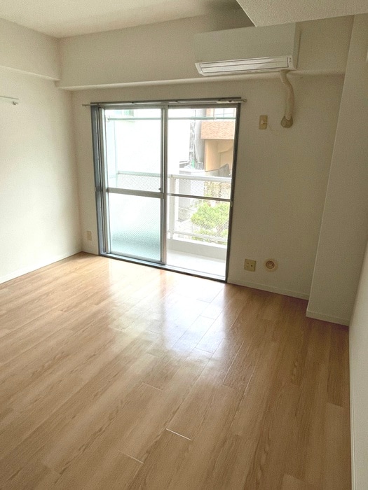 室内からの展望 ＣＯＬＬＩＮＡ　ＶＥＲＤＥ