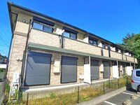 ファミーユ低見台