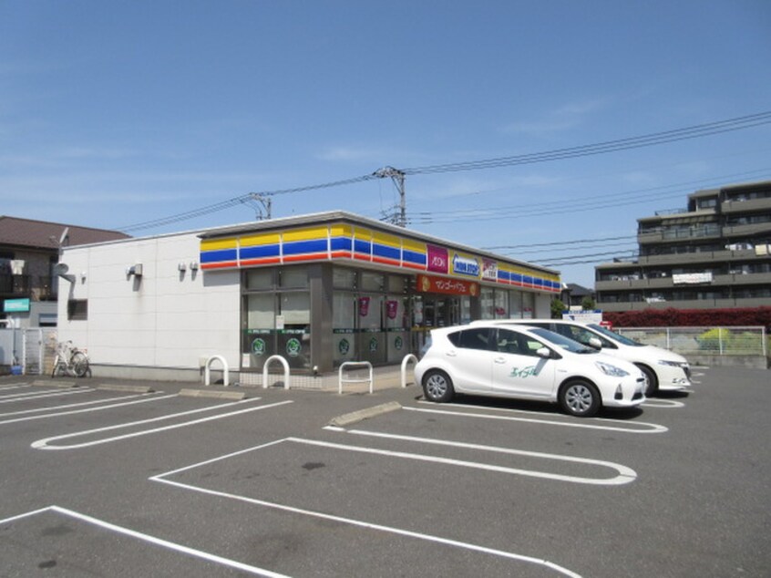 小金井梶野町店(コンビニ)まで300m メイプル　ハウス