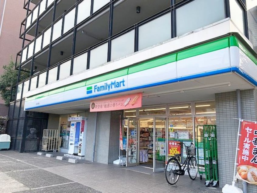 ファミリーマート(コンビニ)まで40m 尾崎コ－ポ